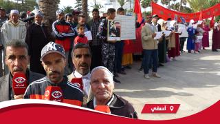 فيديو : دارو لينا زبالة حدا السكن والأراضي الفلاحية ديالنا وملي مشينا هضرنا على حقنا وكلونا العصا