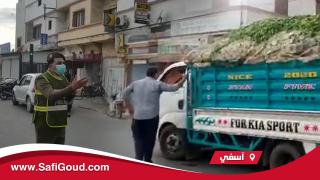 فيديو : مخزني بآسفي لقن درس كبير لشيفور كاميو جايب اللفت من مراكش