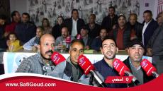 فيديو : أندية كرة القدم باقليم آسفي رفعات الراية البيضا وماغادياش تلعب بعدما غرقوا مسؤوليها بالديون