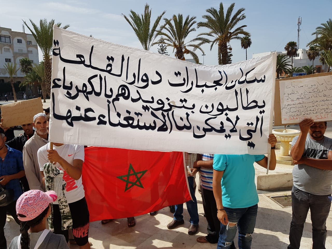 فيديو : سكان الجبارات بآسفي يستنجدون بالعامل شينان باش يدخلوا الضو