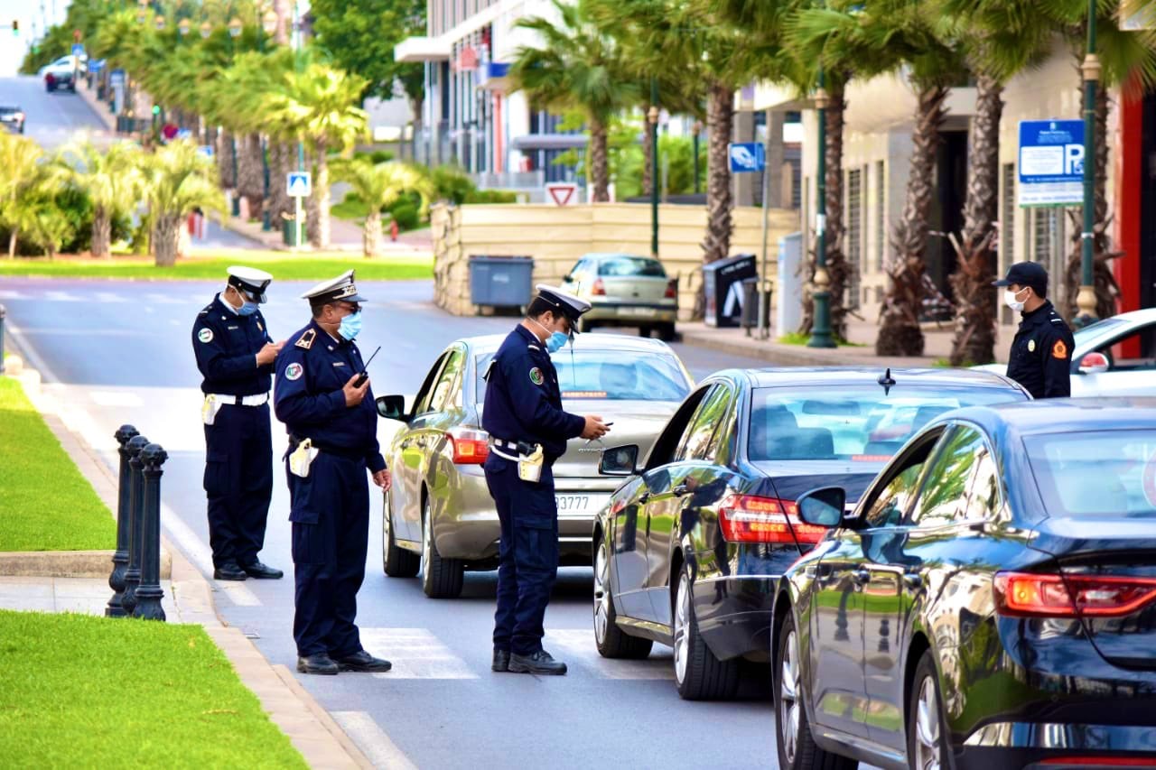 الاجراءات السابقة في المرحلة الأولى من حالة الطوارئ غادي تبقا وغادي يتم تكييفها حمايةً للصحة العامة للمواطنات والمواطنين