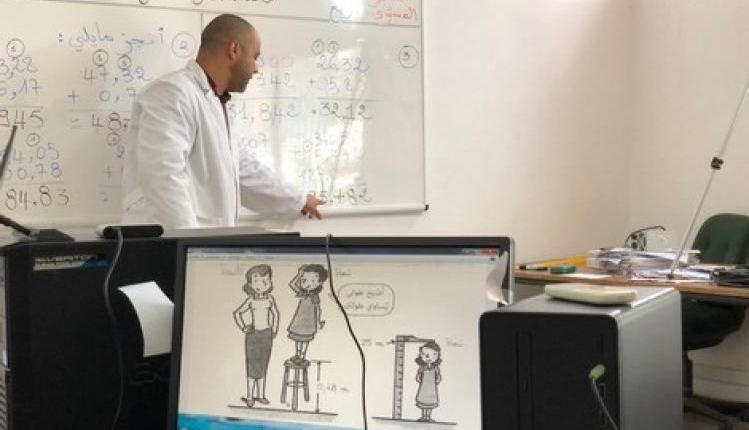 تلميذ يبث شريطا جنسيا أثناء حصة للتدريس عن بعد