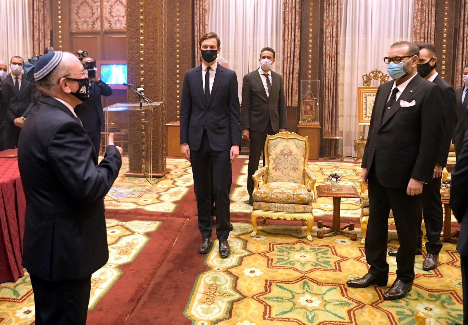 جلالة الملك يستقبل الوفد الأمريكي الإسرائيلي ويؤكد على موقف المملكة المغربية الثابت بشأن القضية الفلسطينية، والقائم على حل الدولتين