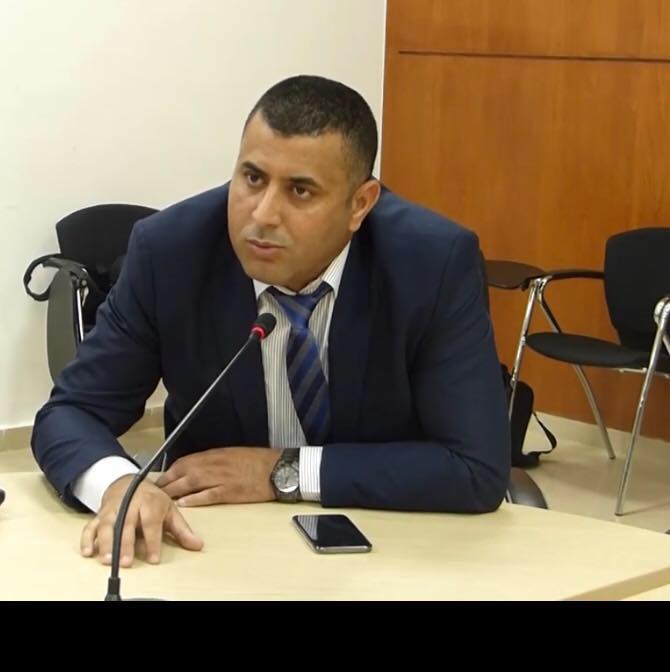 ربيع شعود يفحم كاريم رئيس المجلس الاقليمي.. الانتخابات أصبحت حرفتكم معها تزدادون غنى والاقليم يزداد معكم فقرا اجتماعيا وبنيويا