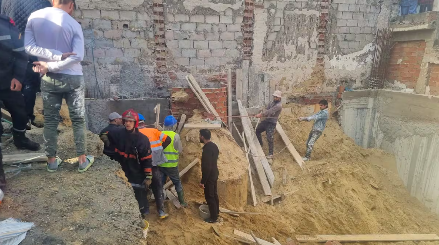 بالصور: فقدان عامل بناء في حادث انهيار بورش بناء مطعم بطنجة