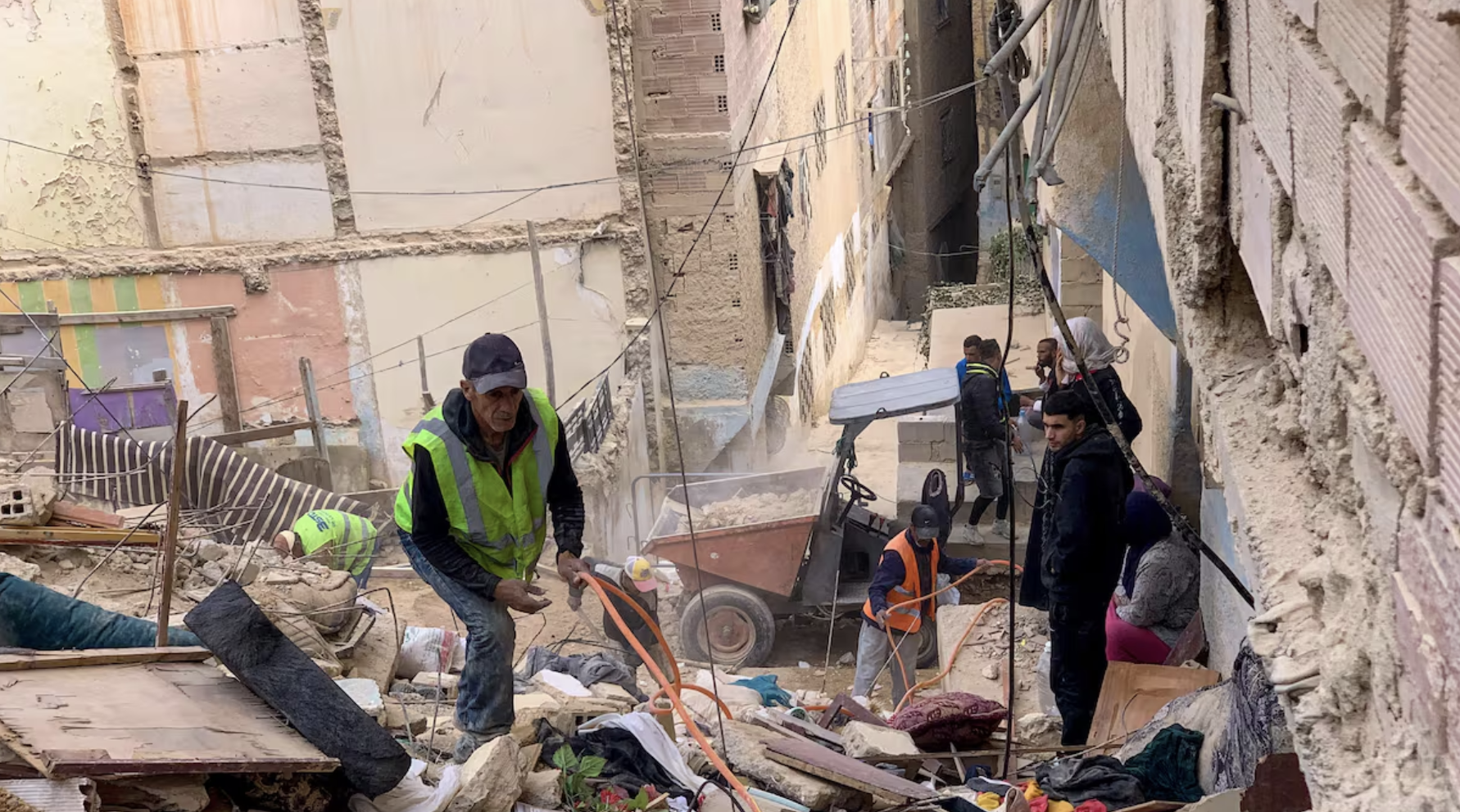 بالصور : تفاصيل فاجعة انهيار عمارة بفاس ووفاة 9 أشخاص