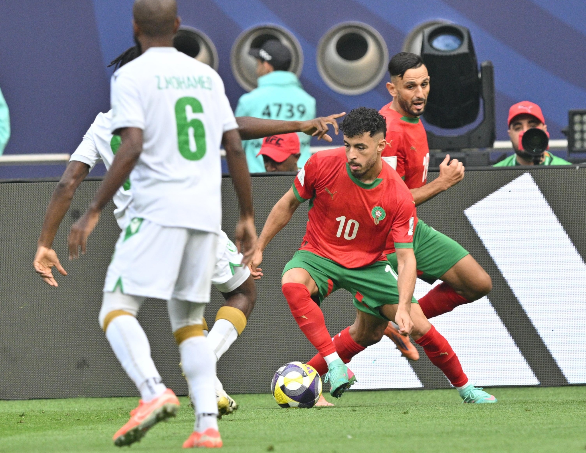 المنتخب المغربي يفتتح كأس العرب بثلاثية في شباك جزر القمر