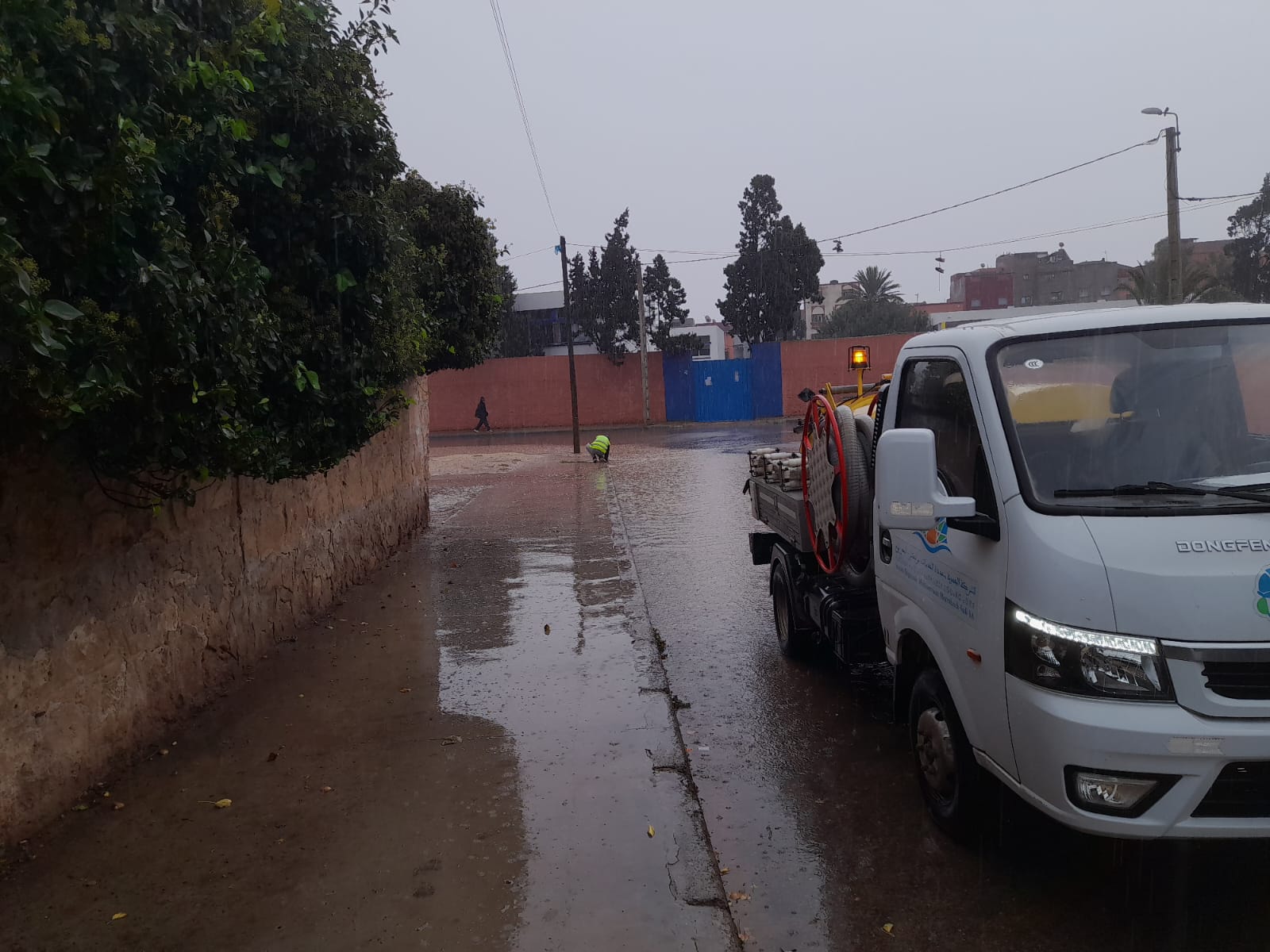 المديرية الإقليمية بآسفي التابعة للشركة الجهوية متعددة الخدمات مراكش–آسفي تعبئ أطقمها بالتزامن مع هطول أمطار غزيرة