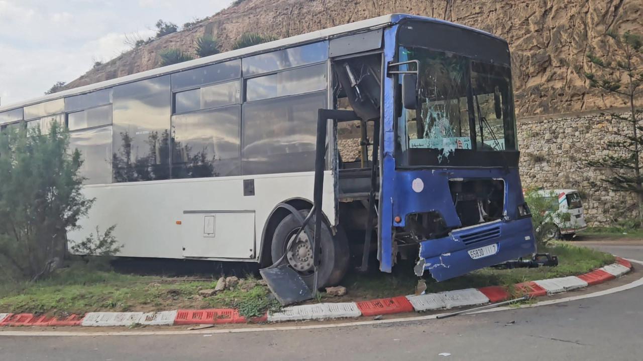 حافلة للنقل الحضري في الصويرة تتسبب في وفاة شاب وإصابة فتاة بجروح وكسور خطيرة