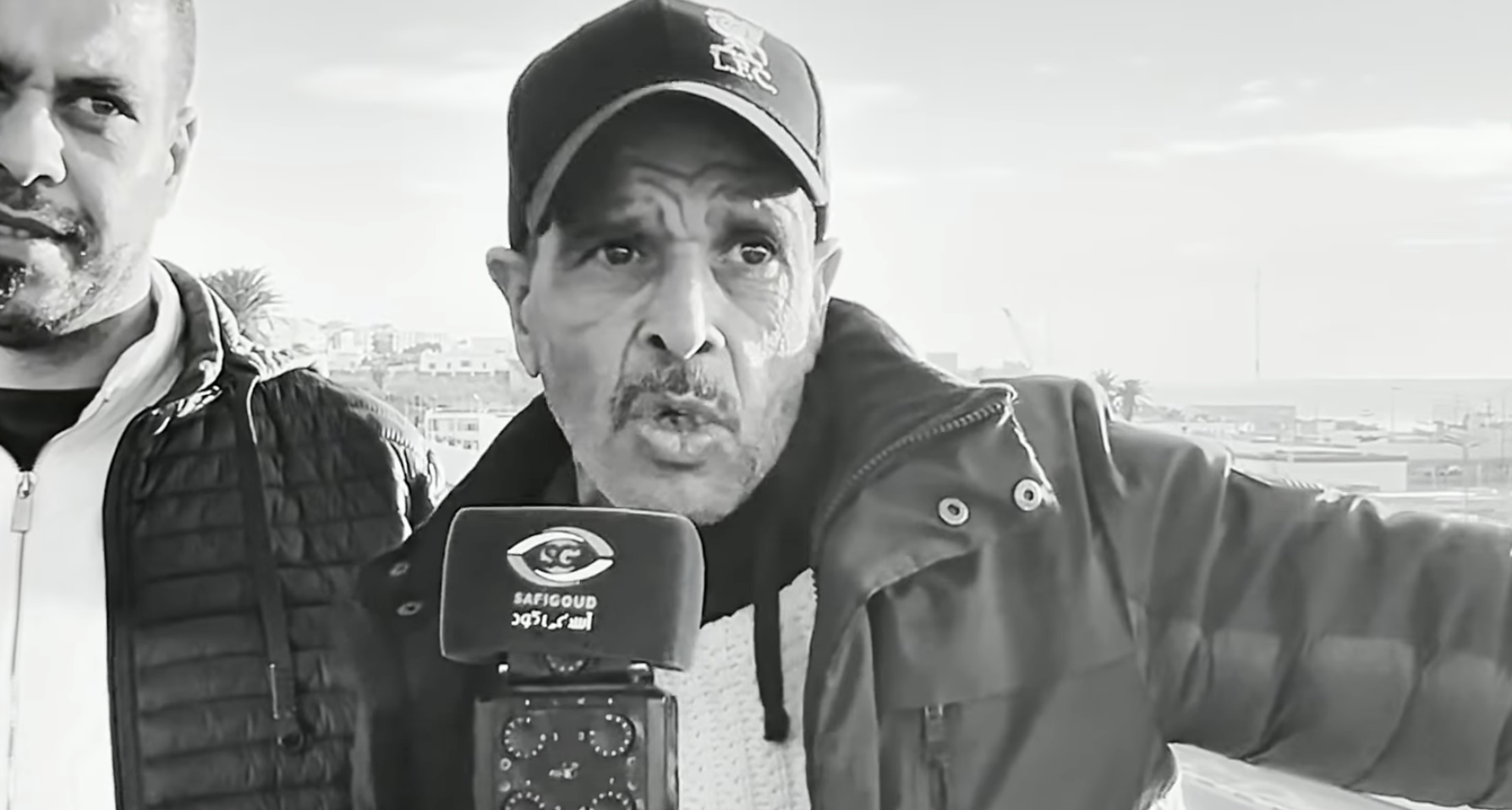 فيديو : بحارة آسفي ينتفضون في وجه الراحة البيولوجية..” راحة بيولوجية بلا تعويض راه هي الجوع بعينيه للبحار، وفي المرسى كاين لوبيات محيدين لينا حقوقنا..وخاص تكون مخلويض باش تاكل الخبز معاهم”