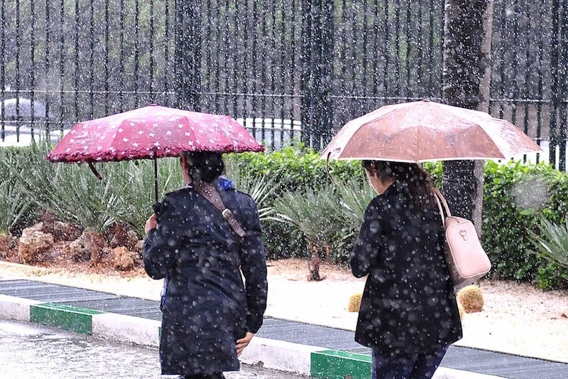 نشرة إنذارية بالمغرب .تسجيل تساقطات ثلجية وأمطار قوية وهبات رياح، من اليوم الخميس إلى السبت المقبل