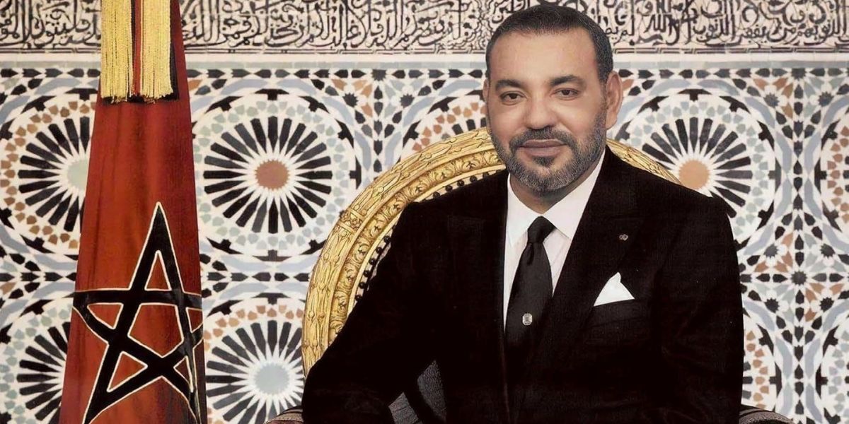 جلالة الملك يعاني من ألم في أسفل الظهر مع تشنج عضلي دون أي علامة تدعو إلى القلق