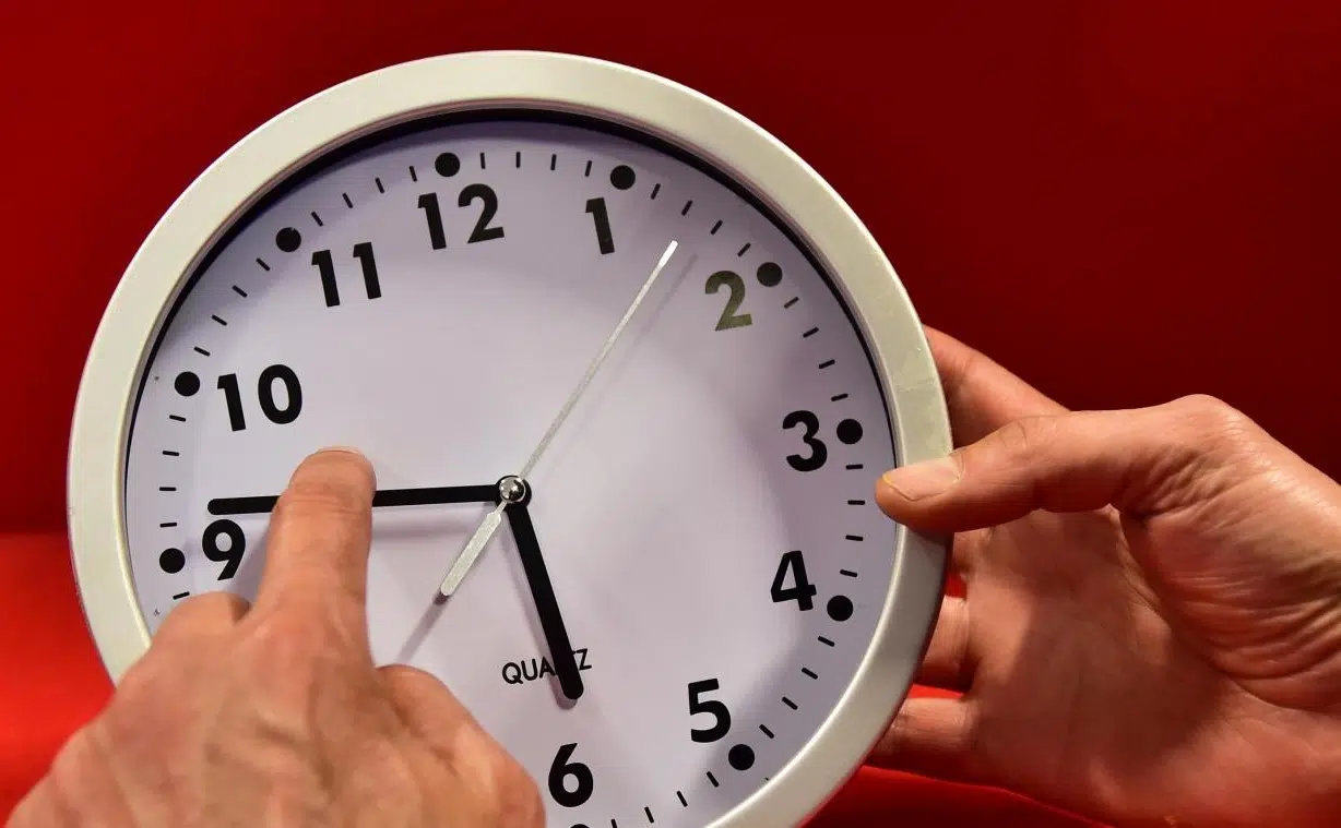 المغرب يحدد موعد العودة للساعة القانونية وتوقيت العمل في رمضان