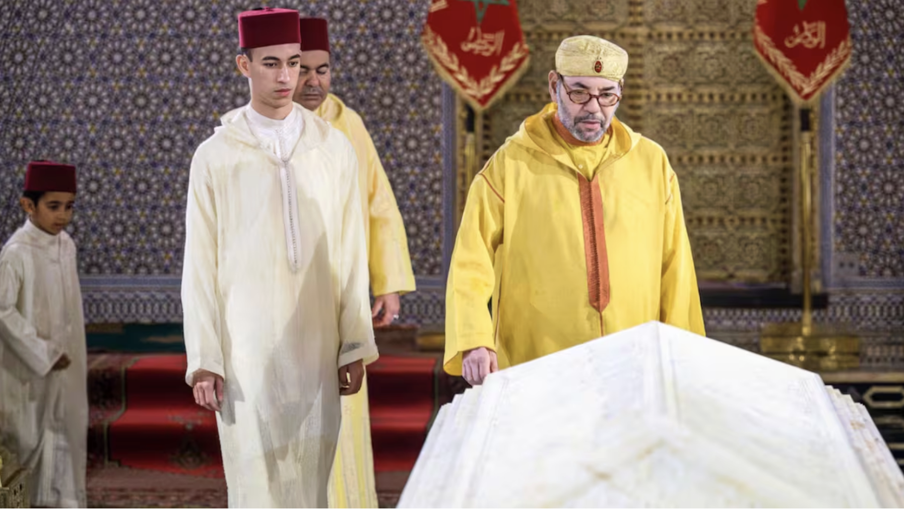 أمير المؤمنين الملك محمد السادس يترحم على روح الملك محمد الخامس