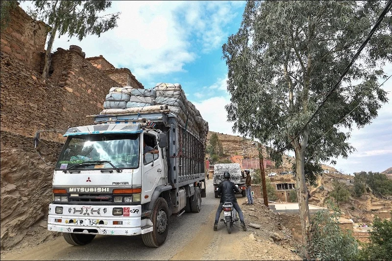 الحكومة تطلق دعما استثنائيا لمهنيي النقل لتطويق تأثير ارتفاع أسعار المحروقات